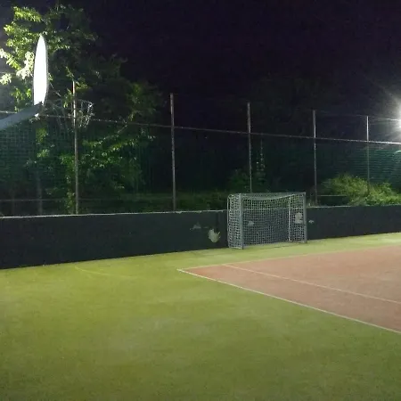 Nadas Panzio بيت ضيافة 4*